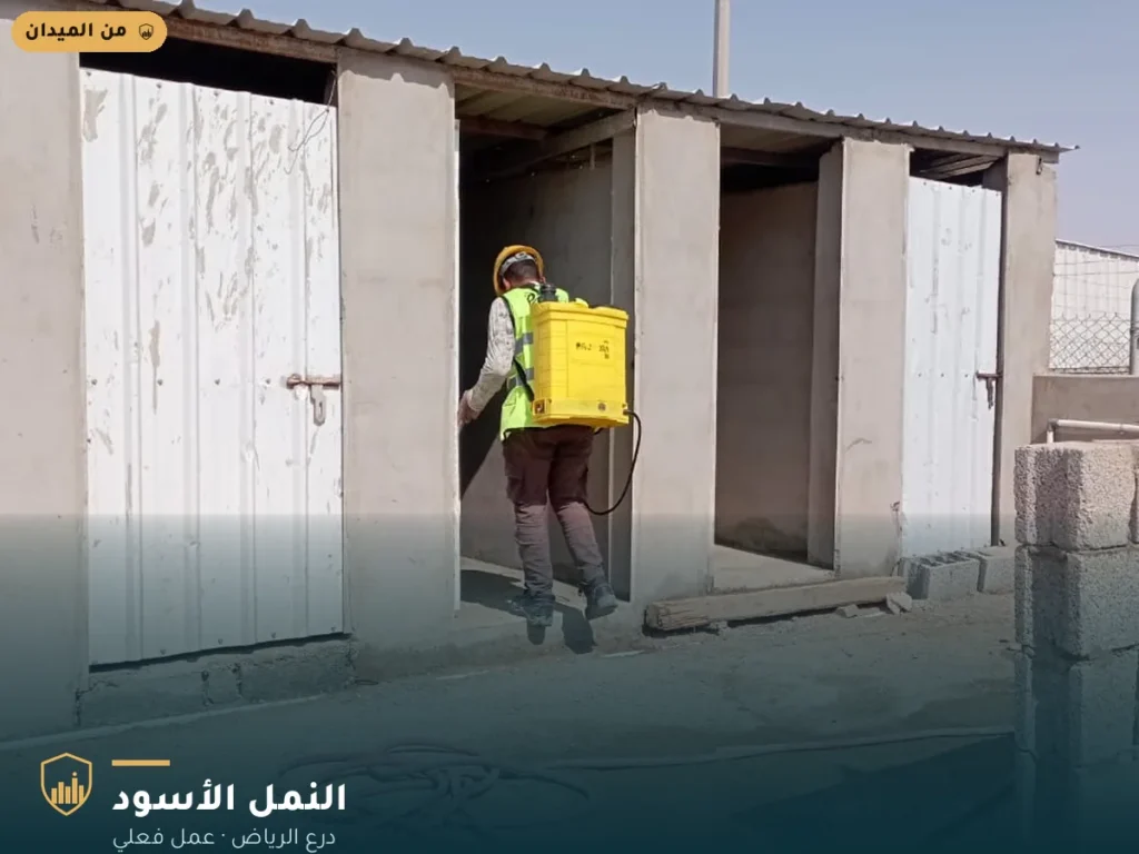 فني درع الرياض يرش وحدات تخزين خارجية بالرياض
